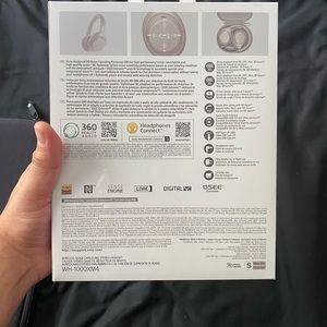 Brand New Sony Headphones Silver (Stone) color Sony WH-1000XM4